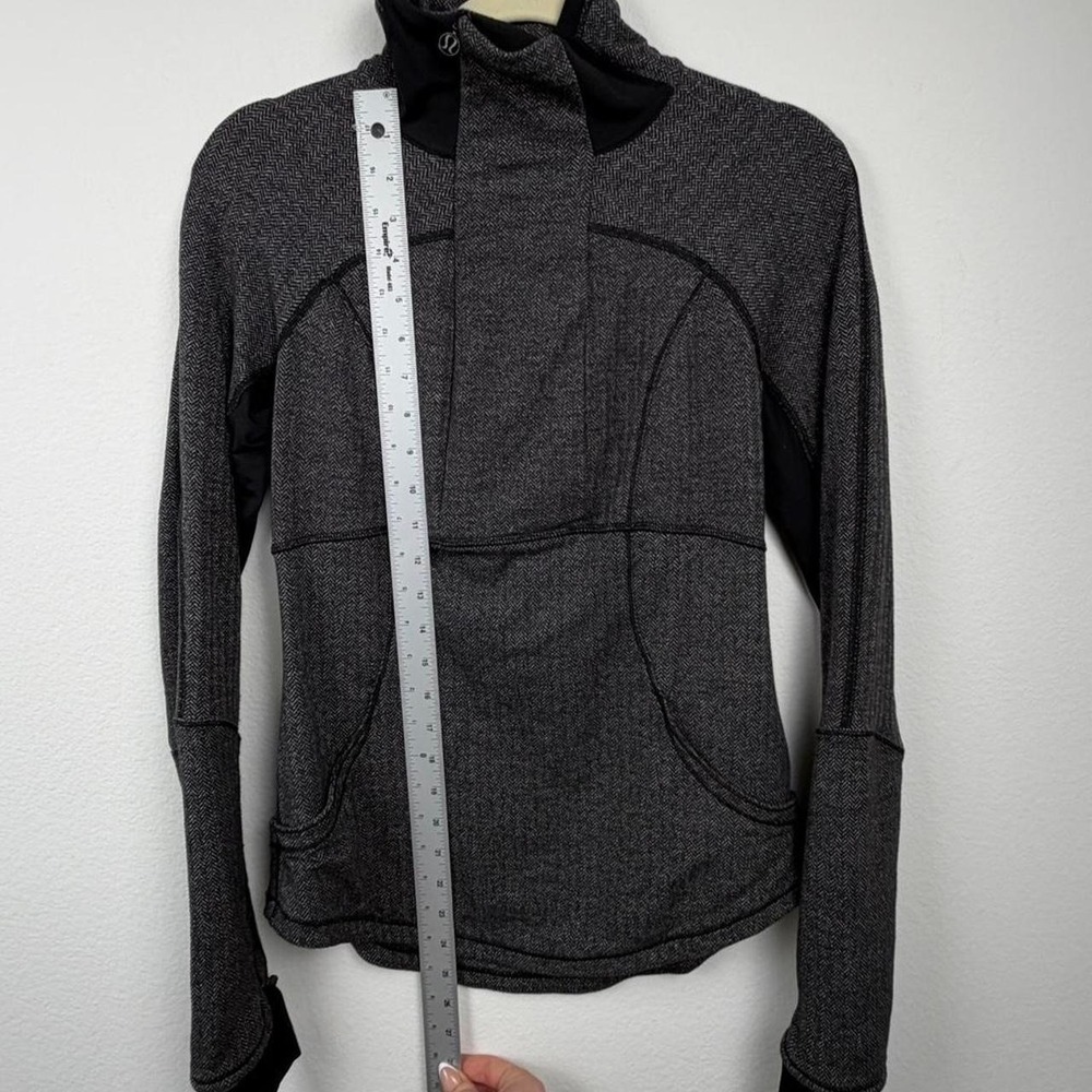 Lululemon Base Runner 1/2 Zip sweater - Picture 8 of 8